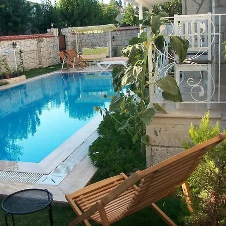 Munevver Abla Ev Alacati